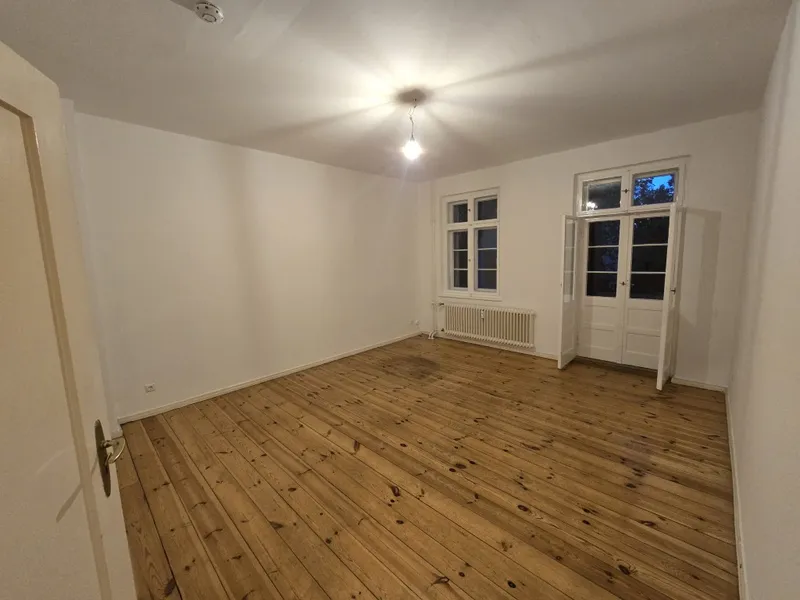 BITTE KEINE ANRUFE! Schöne Altbau-Wohnung im beliebten Schillerkiez am Tempelhofer Feld — photo 1